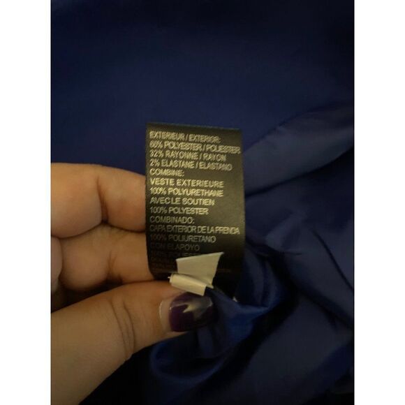 Tahari, women’s blue long sleeve short cropped collared button blazer size 8P - Picture 9 of 9
